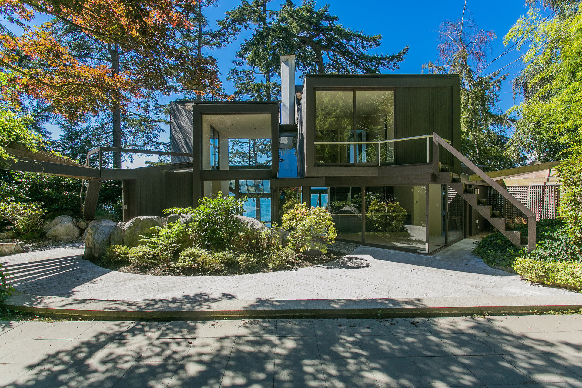 5202 Marine Drive, West Vancouver, BC V7W 2P8