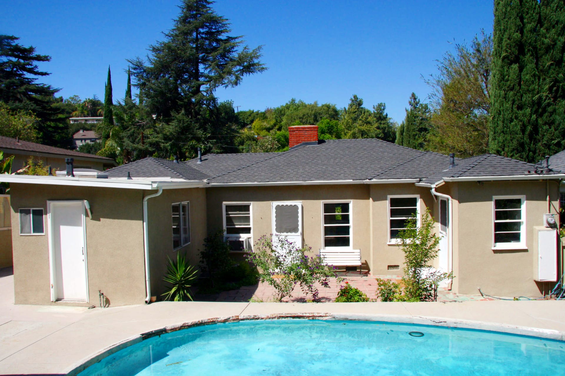 4038 Beverly Glen Blvd