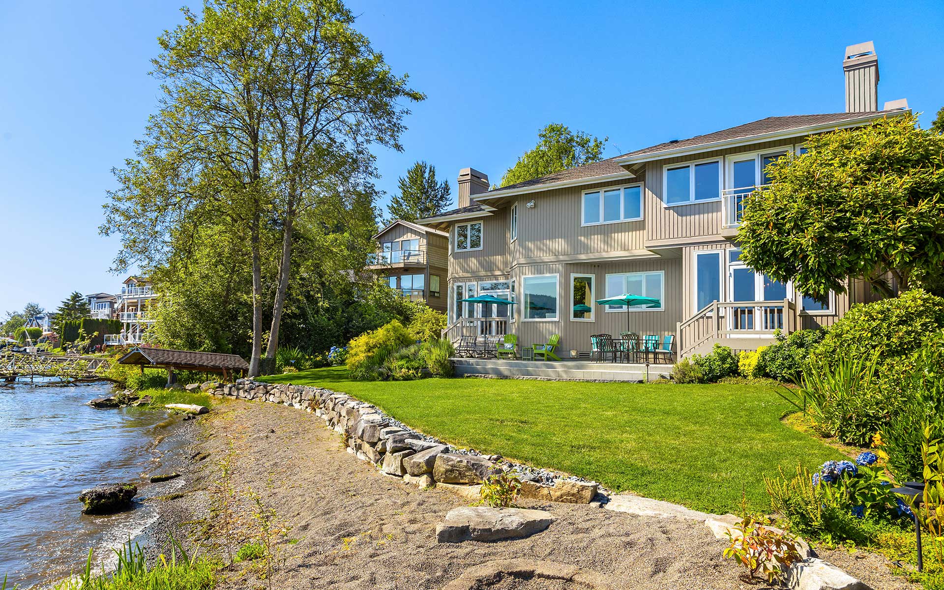 Idyllic Setting on Lake Sammamish