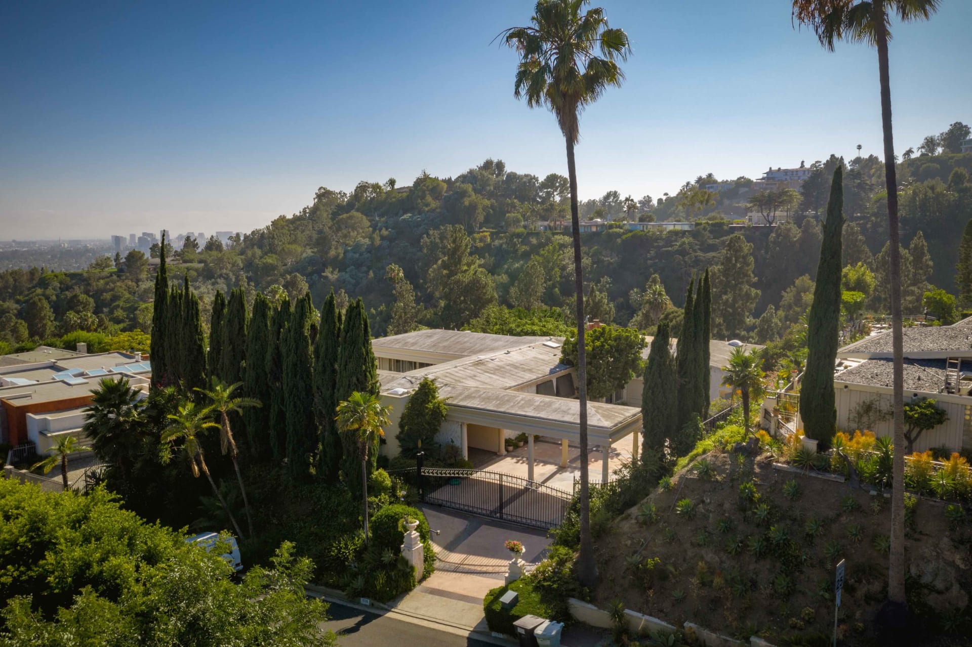 1039 Wallace Ridge , Beverly Hills, California 90212 The Fridman Group