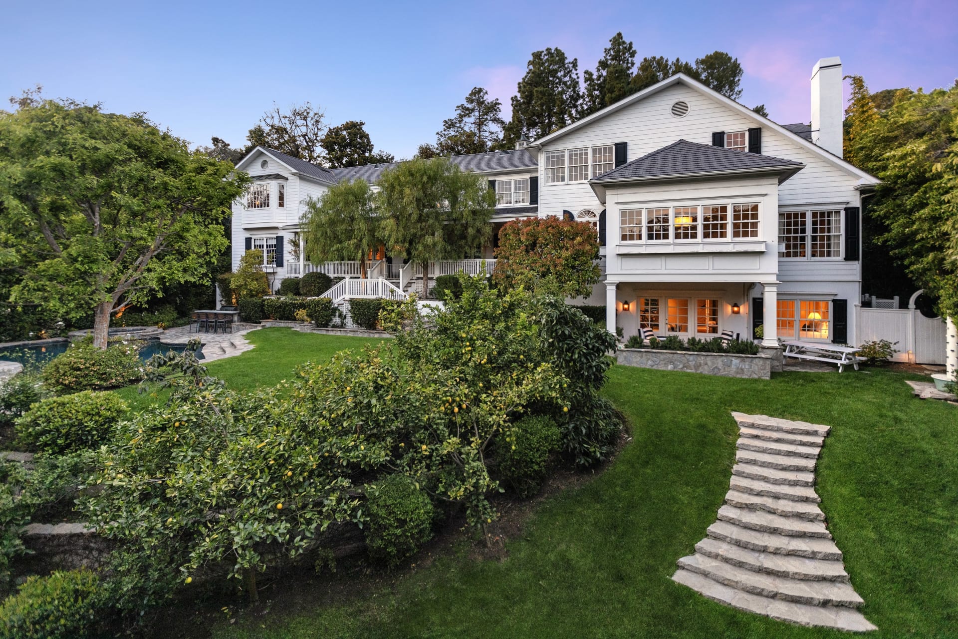 Ashton Kutcher and Mila Kunis list their Beverly Hills home