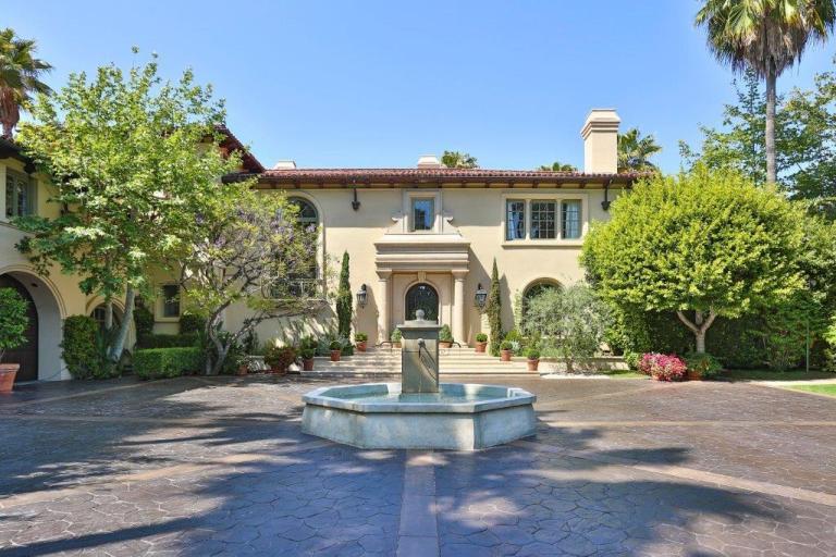 For Sale: Spectacular Italian Villa