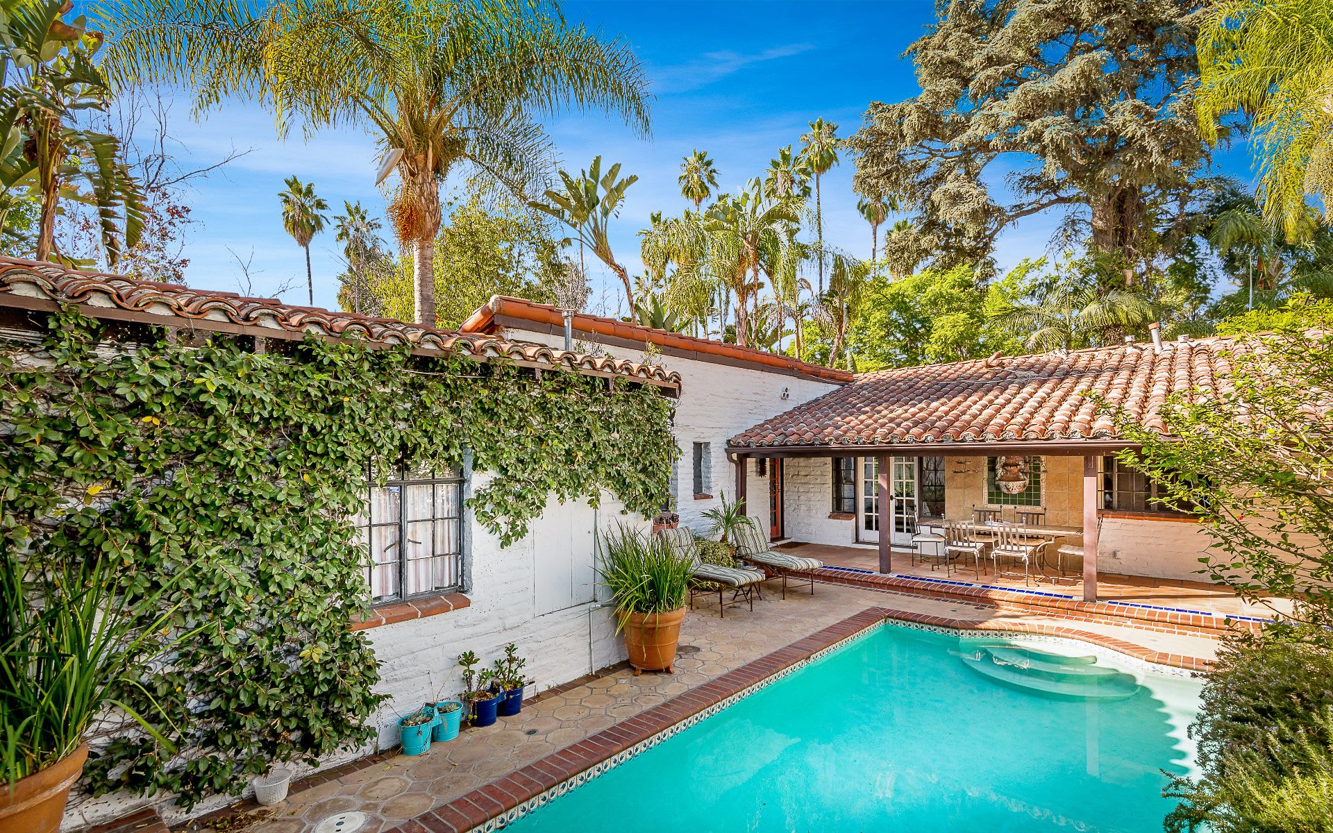 Sherman Oaks - Real Estate and Apartments for Venda | Christie's