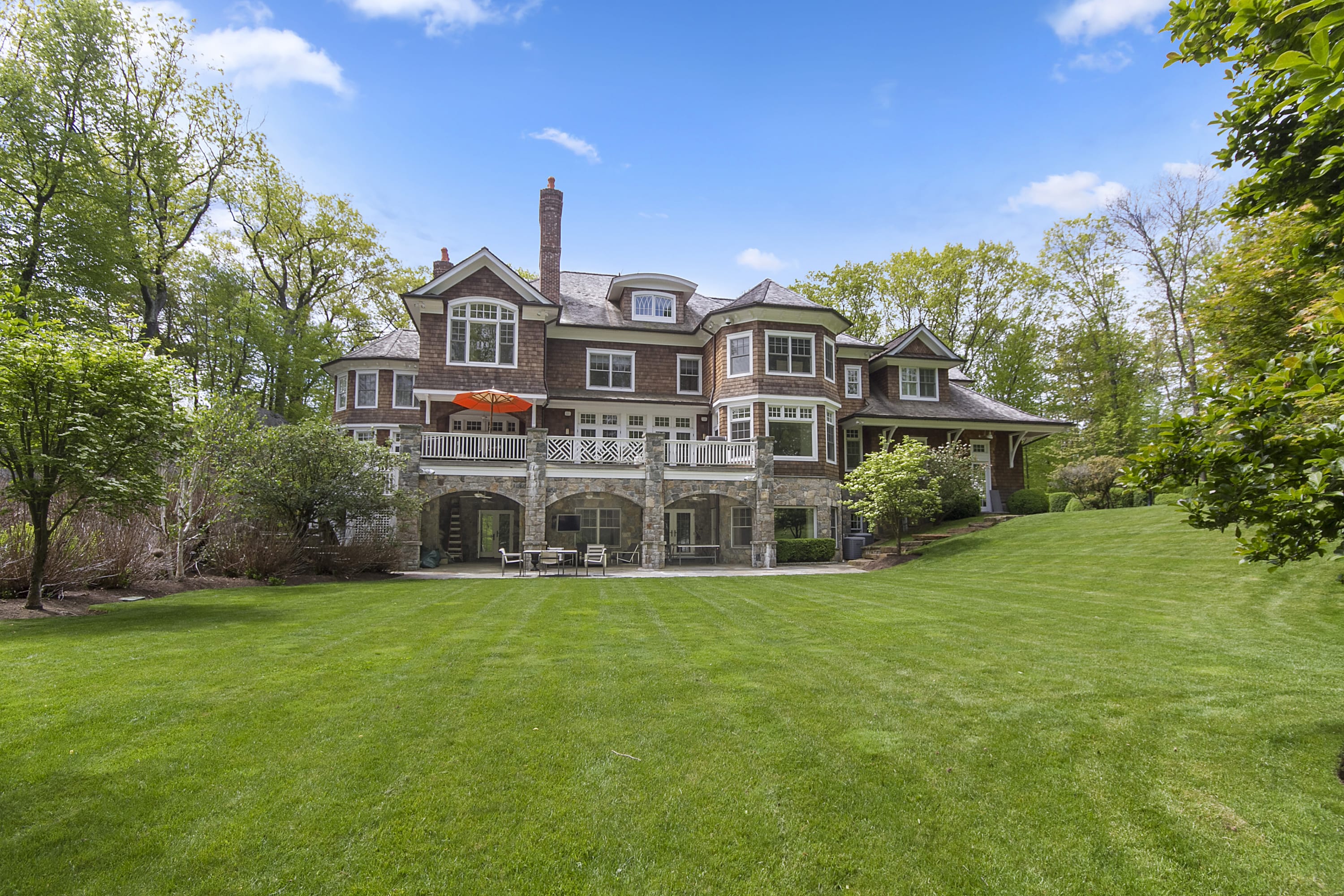 Compass Brian Milton Real Estate 4 Terrace Circle, Armonk NY 10504