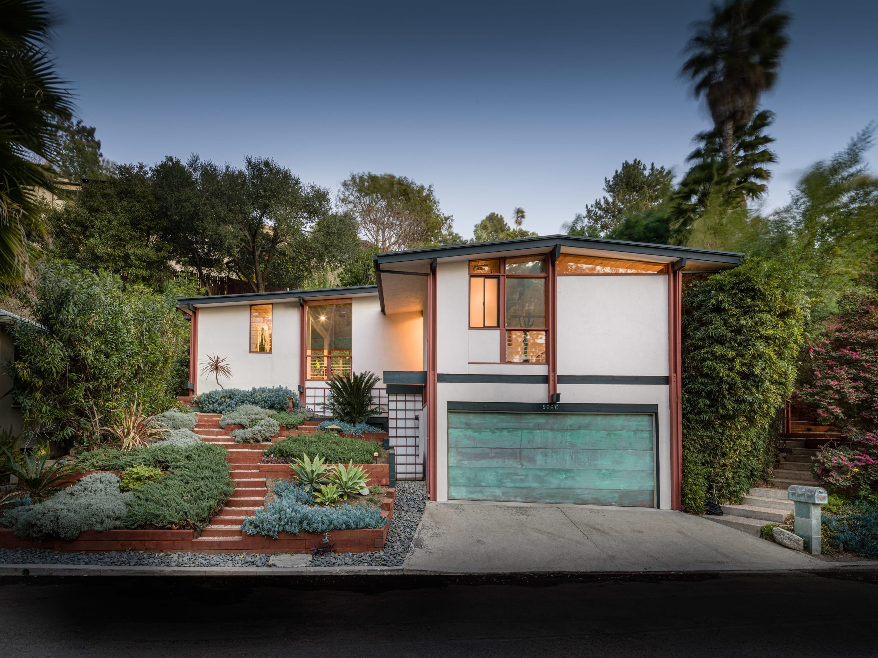 5660 Valley Oak Drive