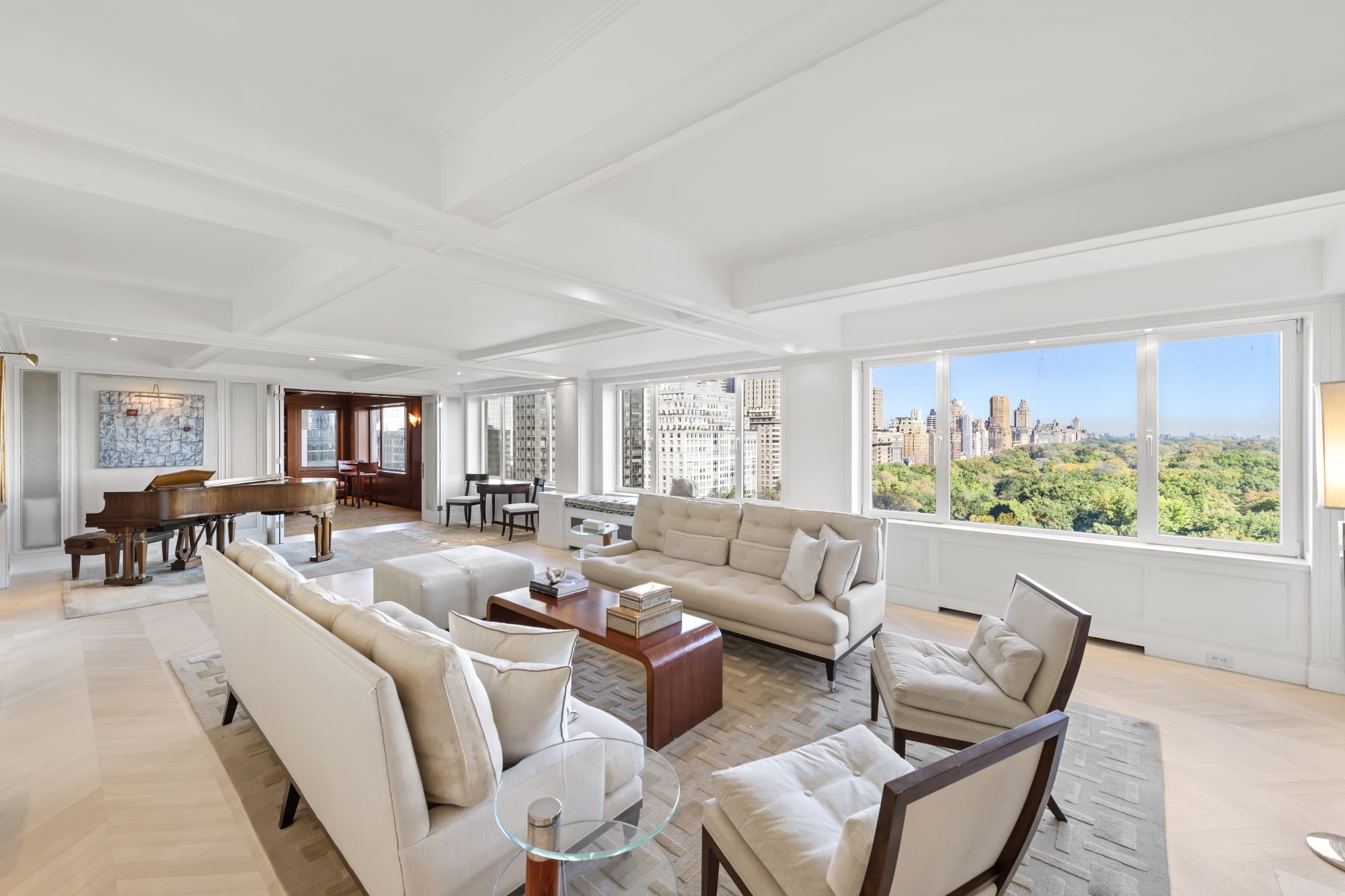 Noble Black Top Manhattan Real Estate Agent New York Luxury Real