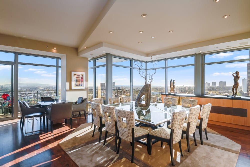 Spectacular Condominium in the Californian