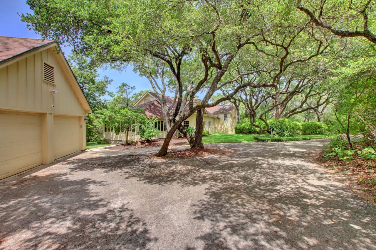 2000 Yaupon Valley Road Joanie Capalupo Compass Real Estate Austin