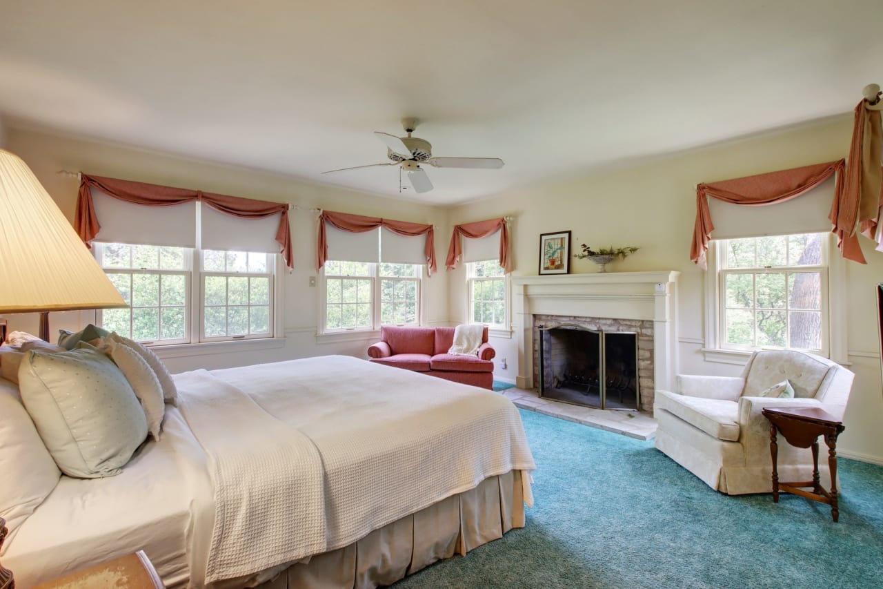 2000 Yaupon Valley Road Joanie Capalupo Compass Real Estate Austin