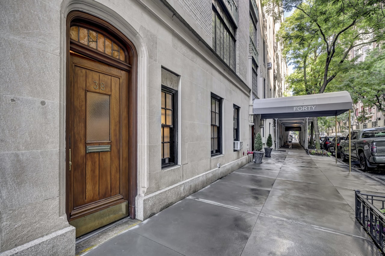 40 W 67th St, Unit 1B