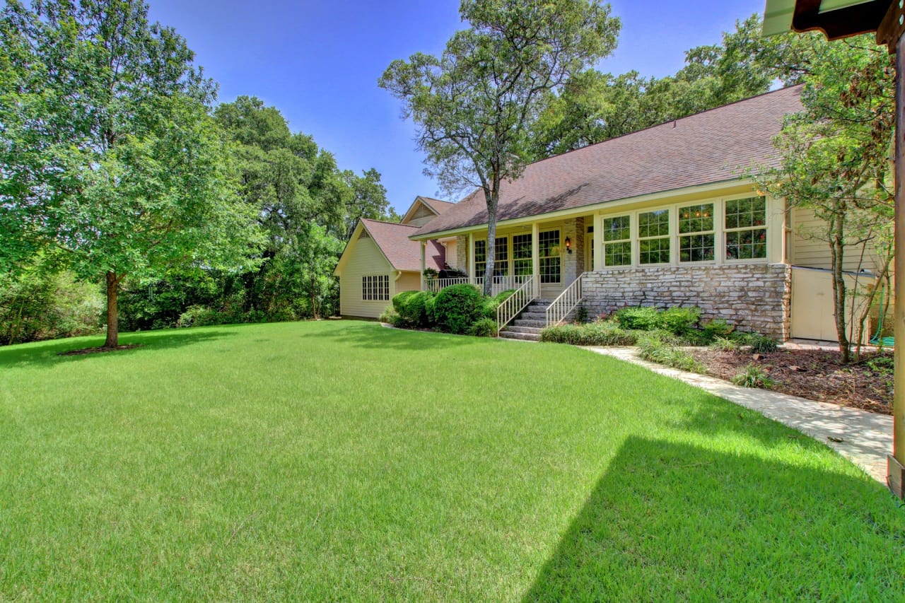 2000 Yaupon Valley Road Joanie Capalupo Compass Real Estate Austin