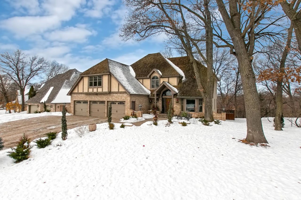 Beautifully Updated Eden Prairie Home on Quiet Cul-De-Sac!