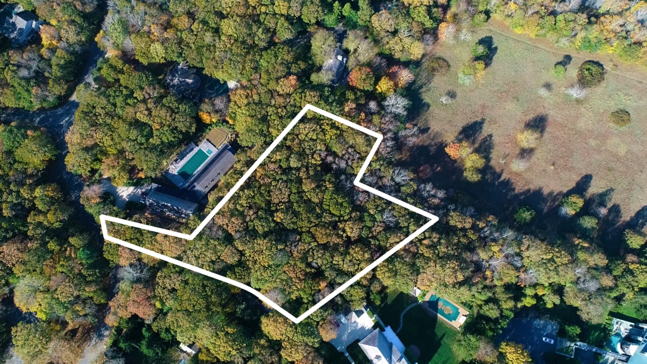 29 Dennistoun Drive Amagansett, NY 11930 Burns Team Burns Team