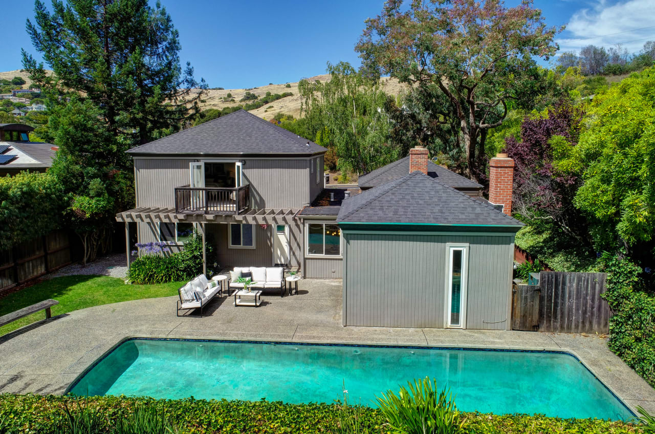 Private Reedlands Residence with a Pool 