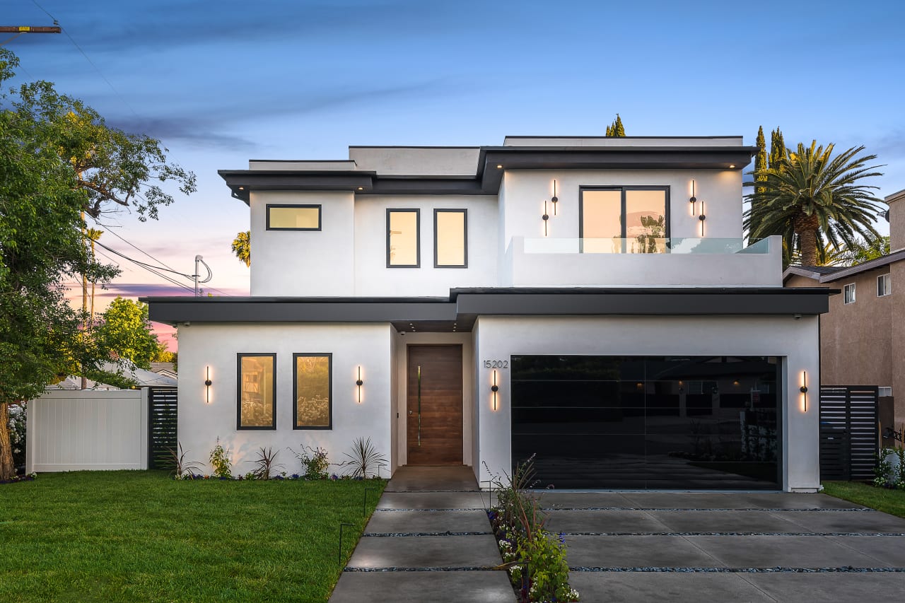 Stunning Modern Smart Home in Sherman Oaks