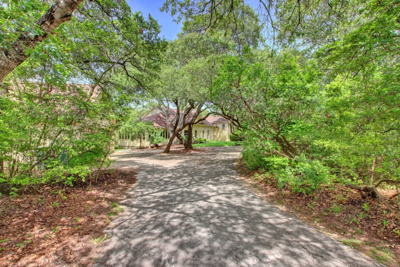 2000 Yaupon Valley Road Joanie Capalupo Compass Real Estate Austin
