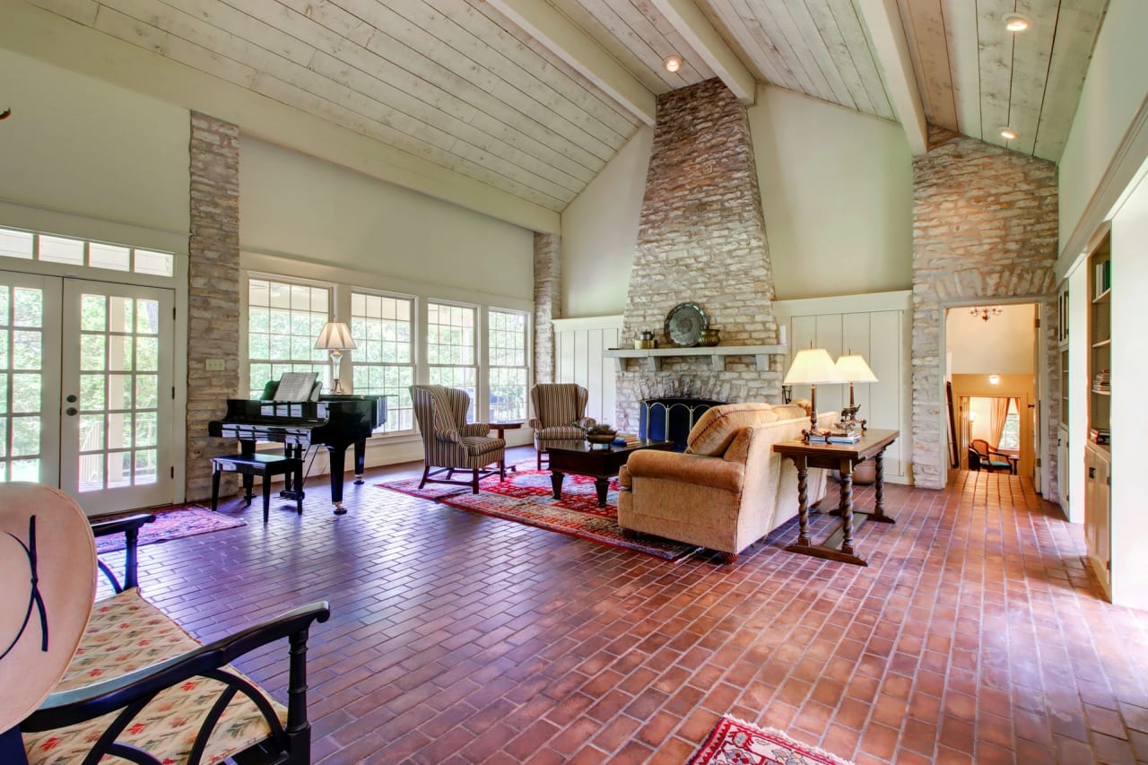 2000 Yaupon Valley Road Joanie Capalupo Compass Real Estate Austin