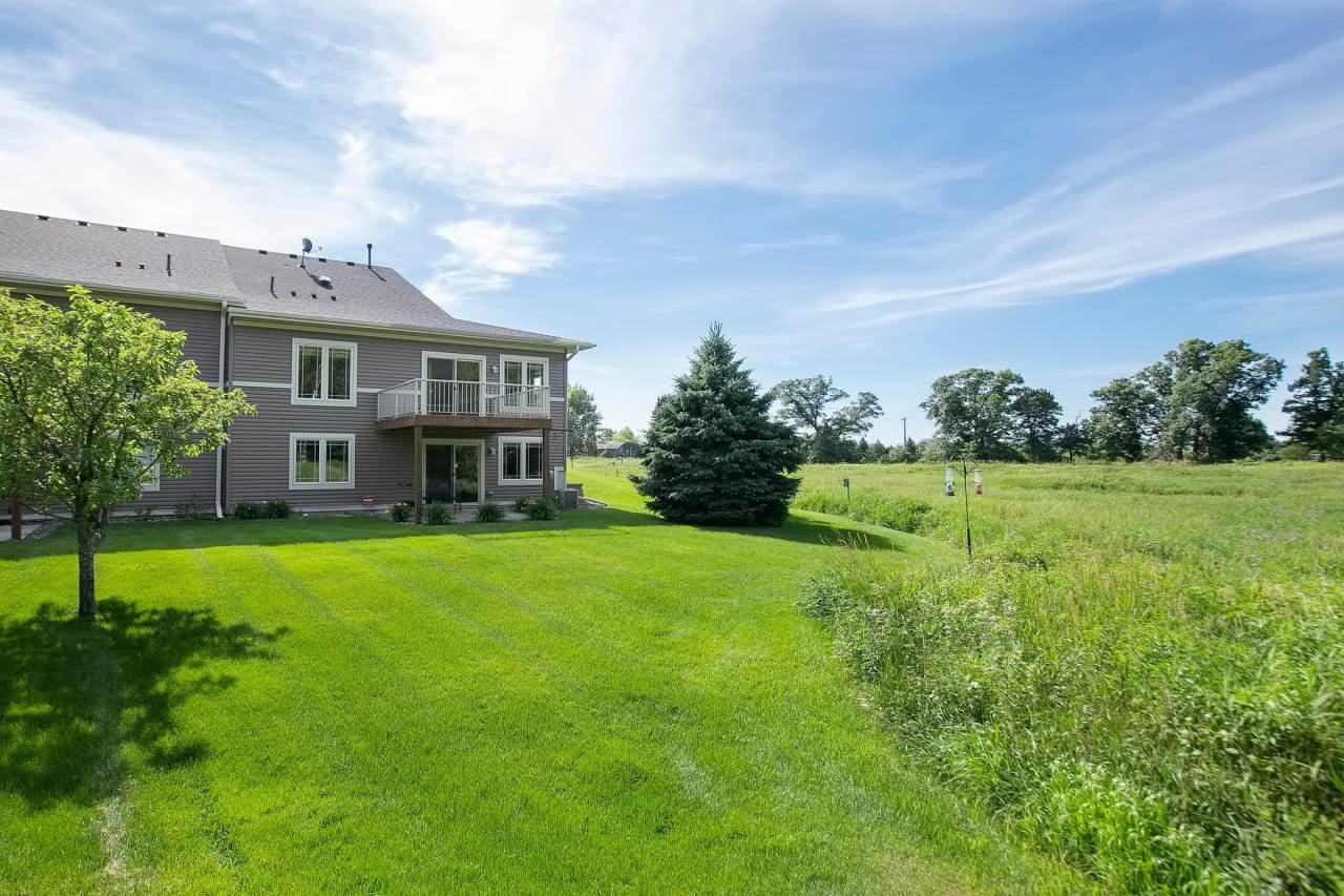 Gorgeous End-Unit Townhome!