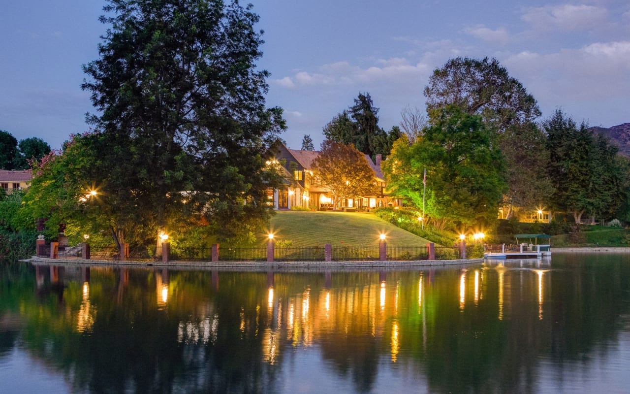 9956 Toluca Lake Avenue Craig Strong Los Angeles Real Estate Agents