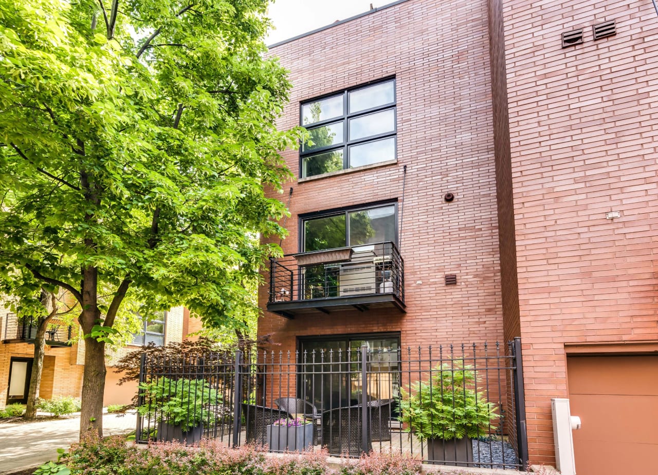 Bucktown Gem: 2038 W. Willow St, #A