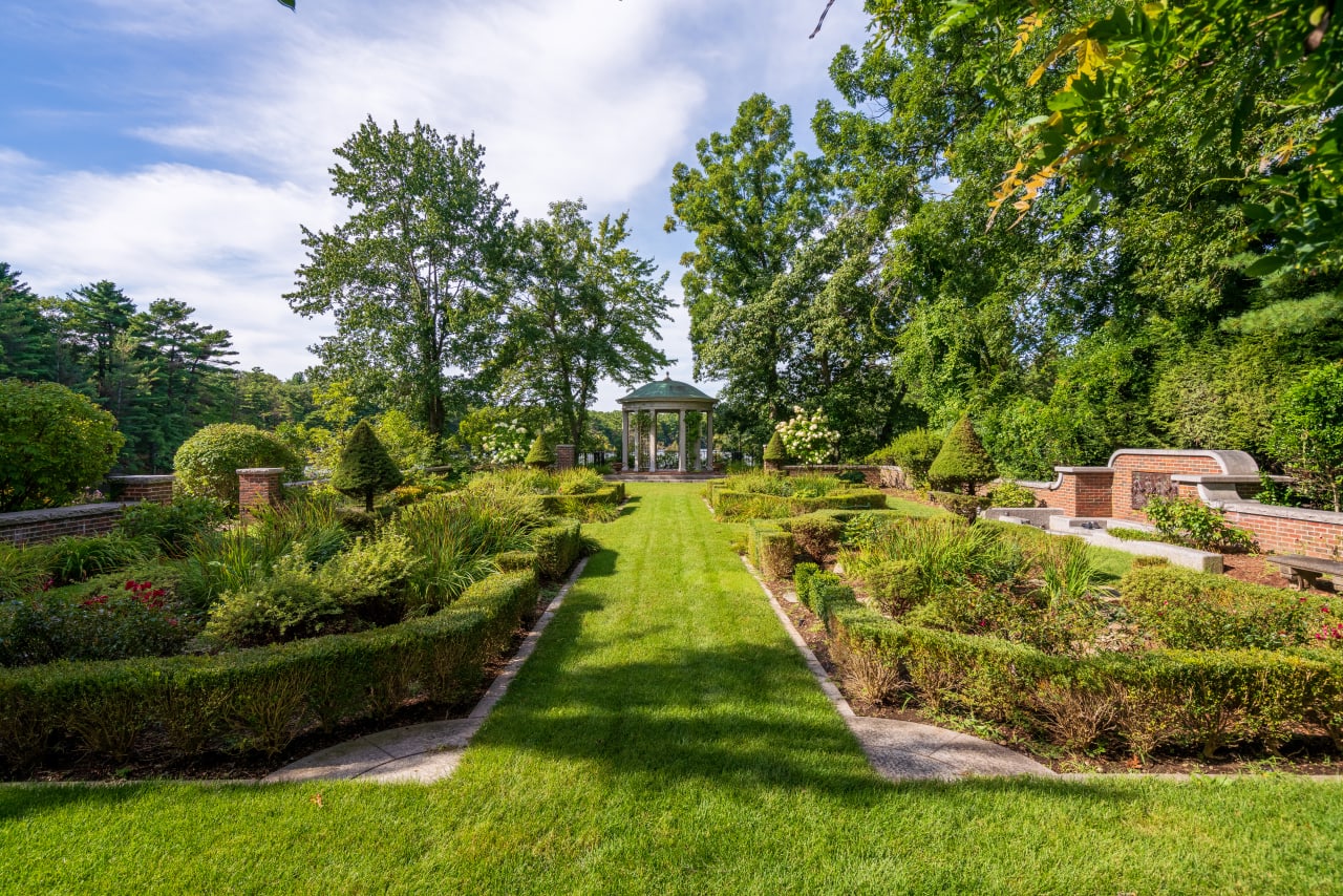 Dedham Estate Overlooking Weld Pond Jonathan Radford