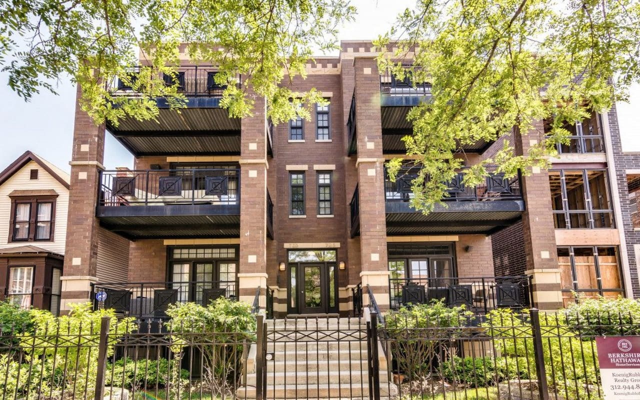 Lincoln Park 3 Bed 2 Bath Condo