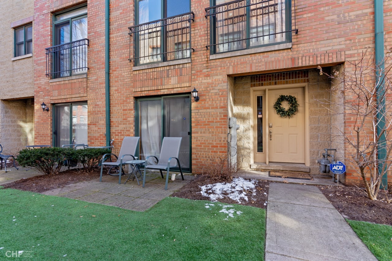 Lincoln Park Townhome: 2770 N. Wolcott, #H 