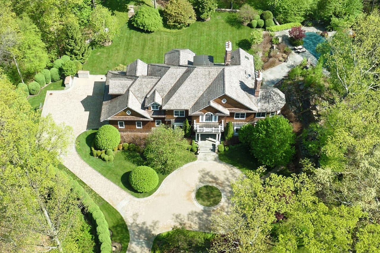 Compass Brian Milton Real Estate 4 Terrace Circle, Armonk NY 10504