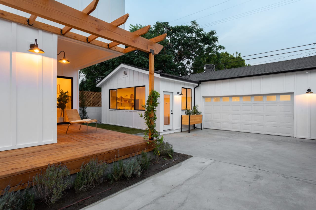 A modern farmhouse compound  in creative Frogtown