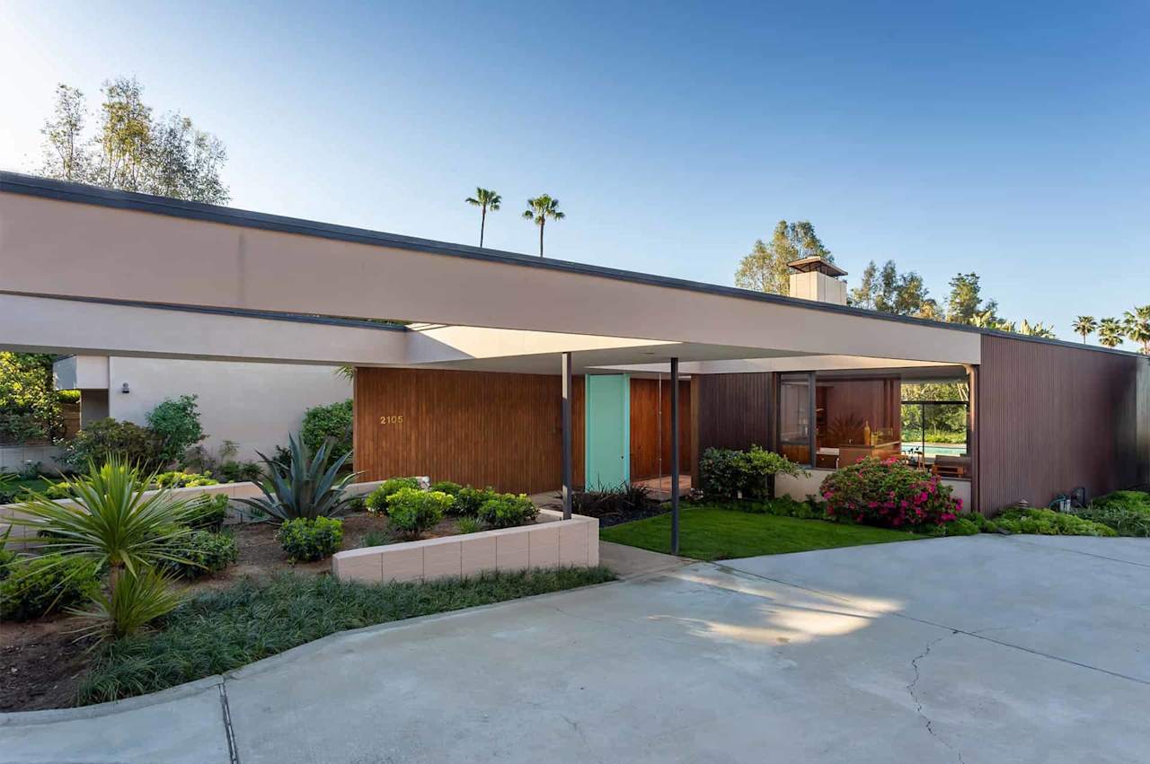 Pristine Pasadena Mid-Century Modern Sells to ‘Toxic’ Songwriter