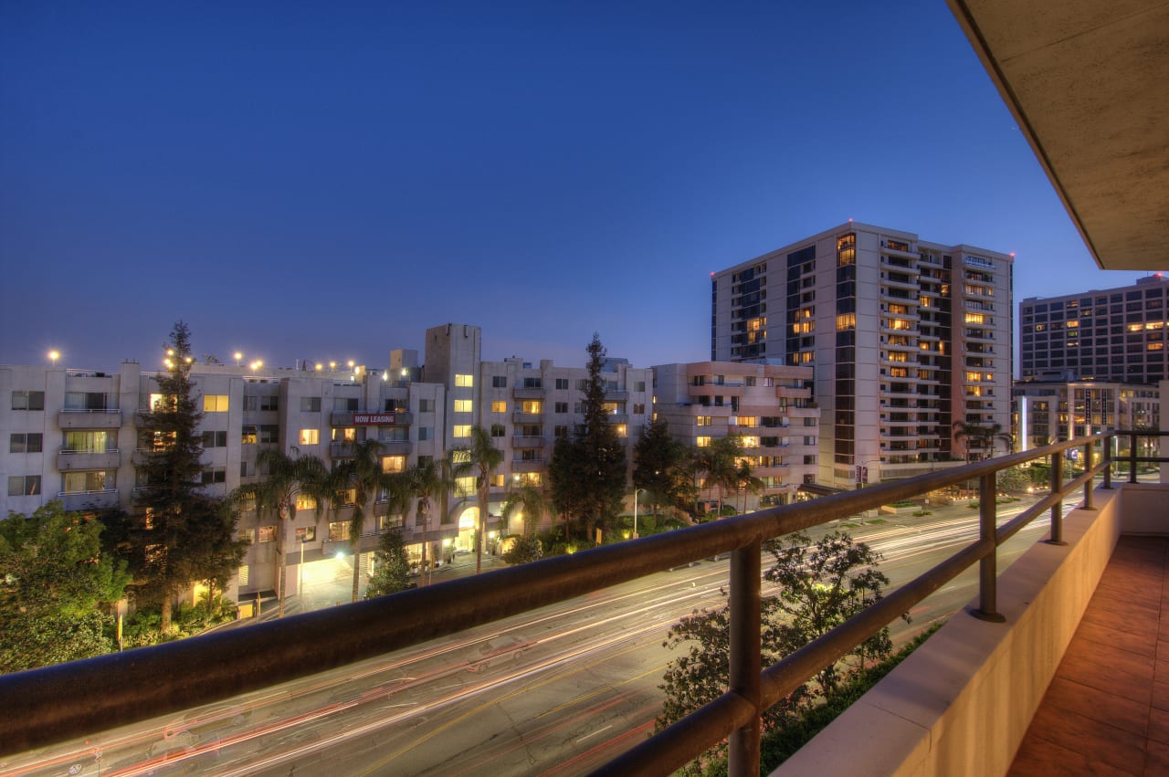 Lease in The Wilshire House