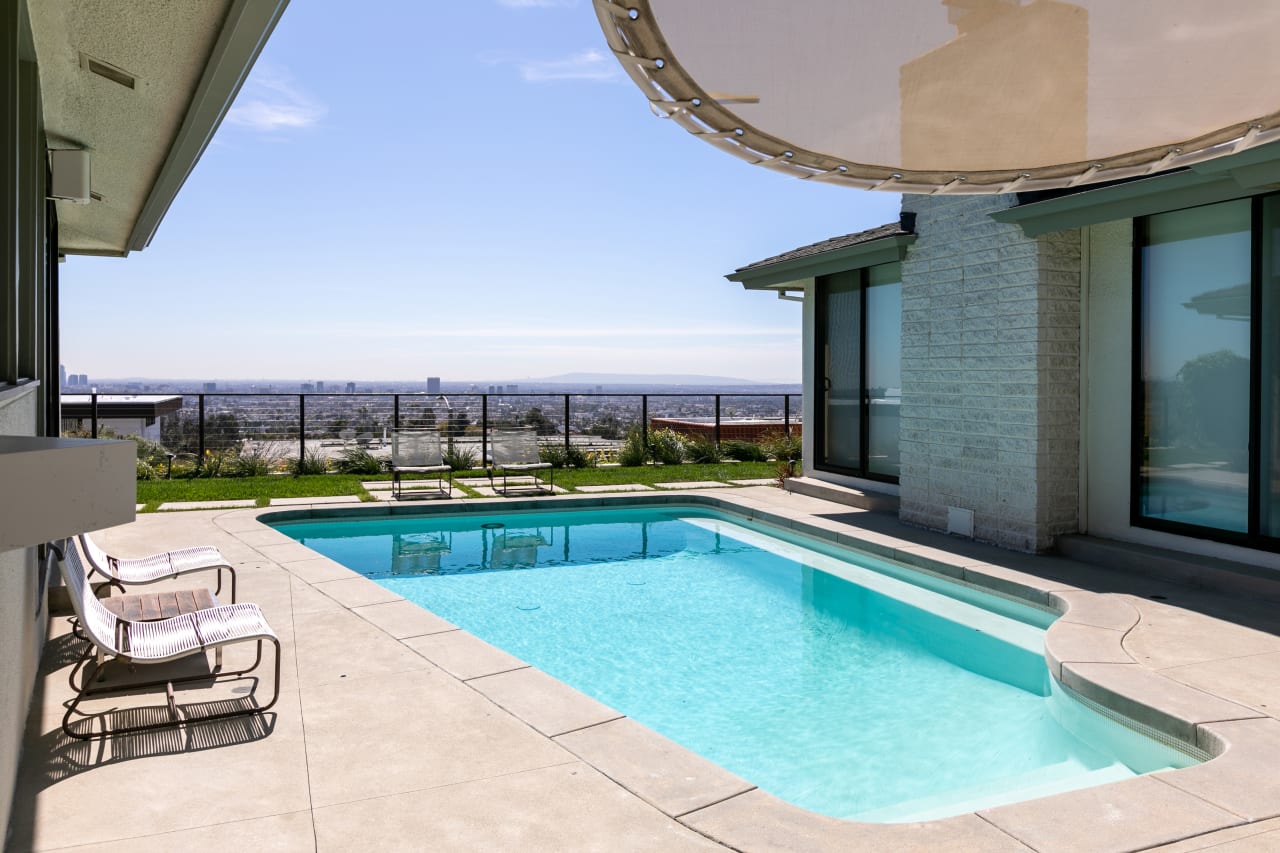 Stunning Los Feliz Estates Mid-Century ranch with jet-liner views!