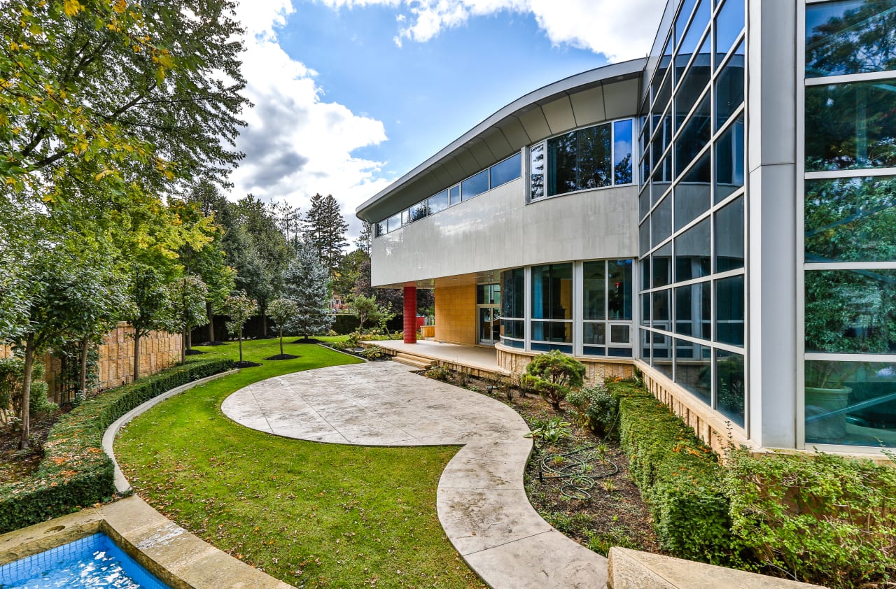 2400 Doulton Drive, Mississauga, Ontario Barry Cohen Homes Barry