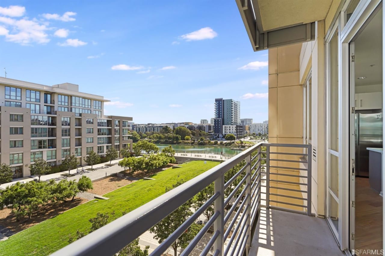 Renovated Park Terrace: 2 bedroom corner home with wrap-around balcony