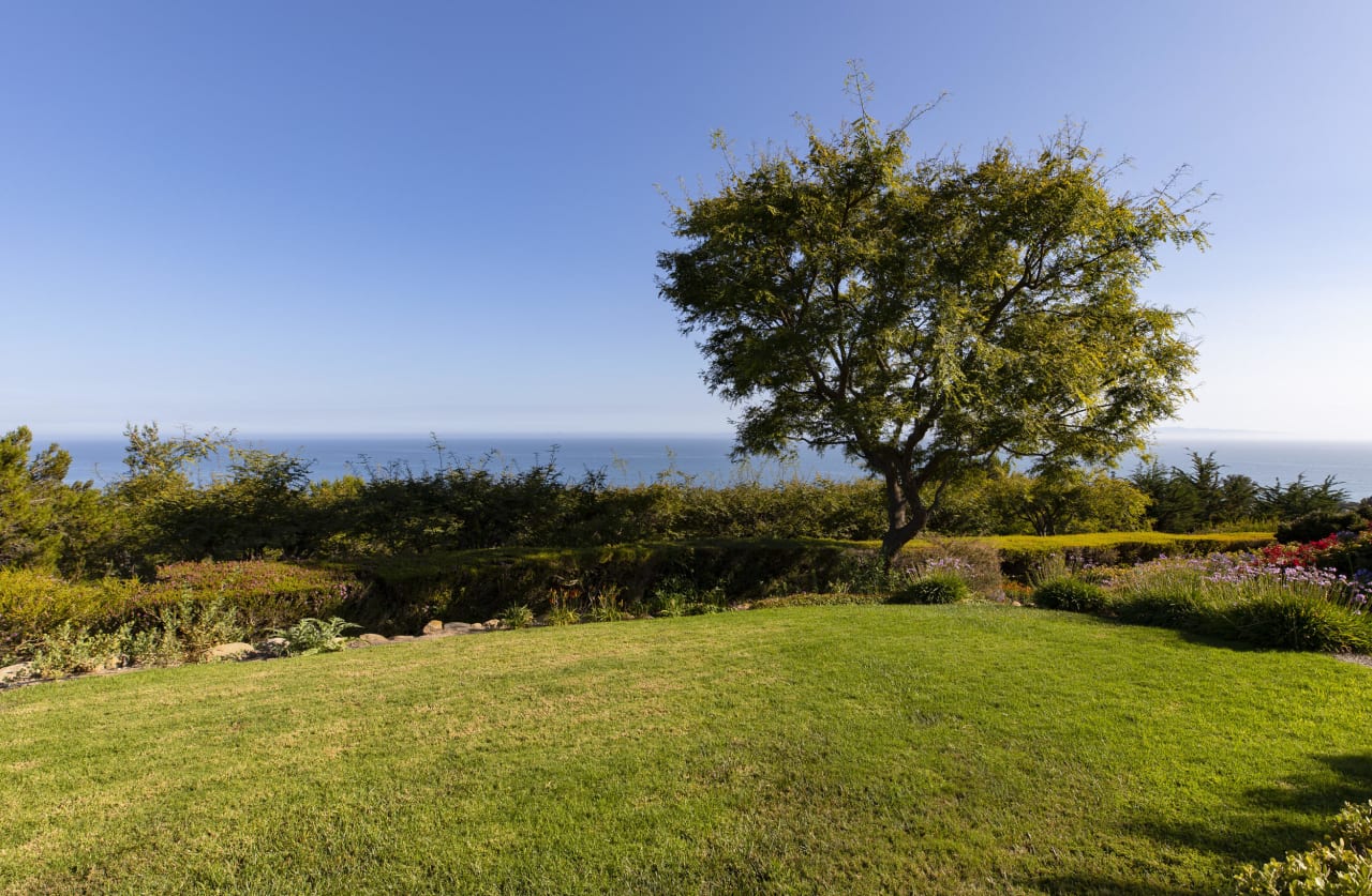 Sweeping Ocean Views - PENDING 