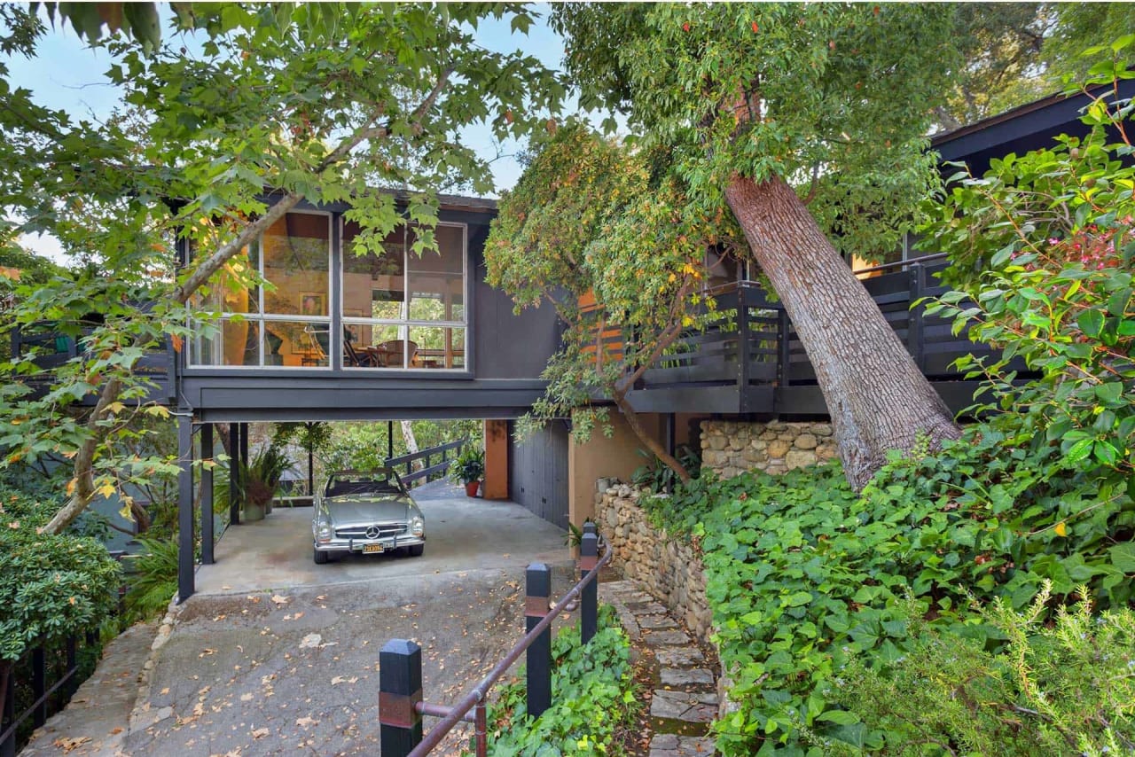 Mid-Century Pasadena home lists for the first time, seeks $1.7 million