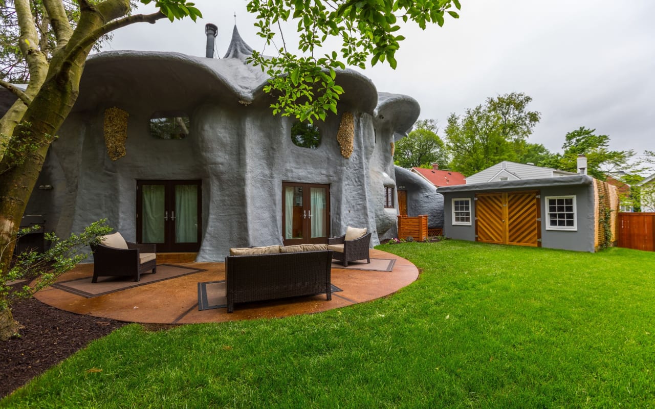 Mushroom House: 4949 Allan Rd