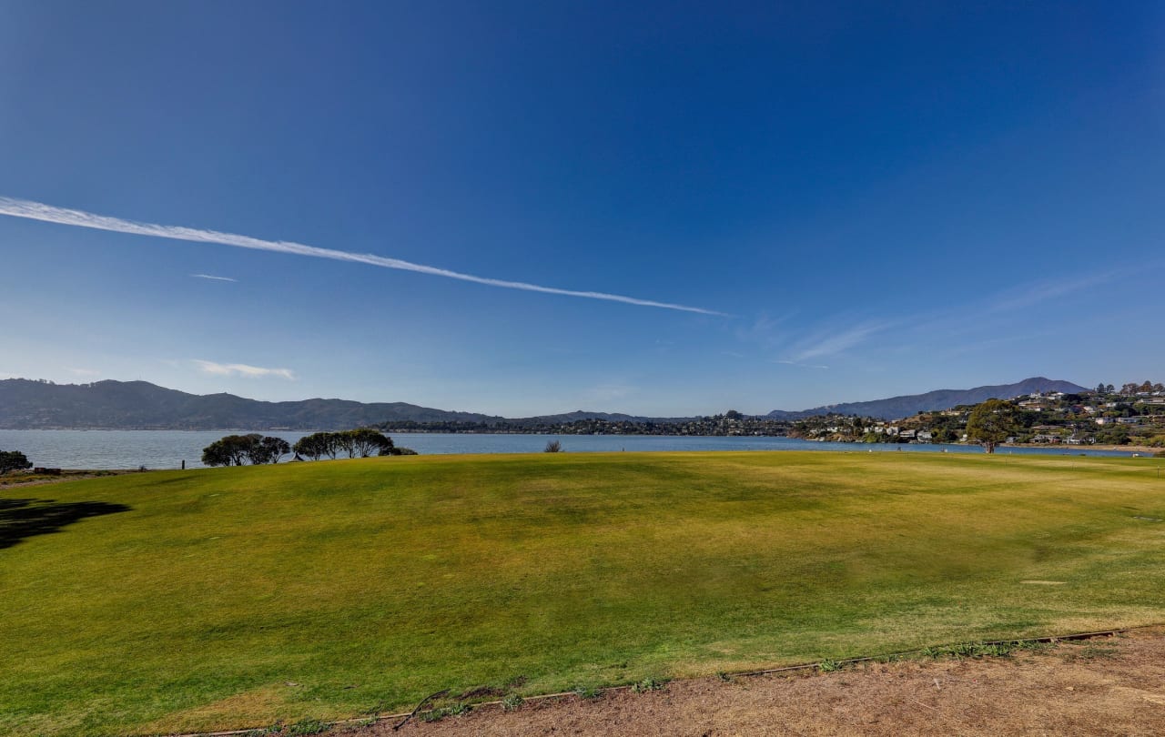 Move in Ready in One of Tiburon's Most Convenient Locations