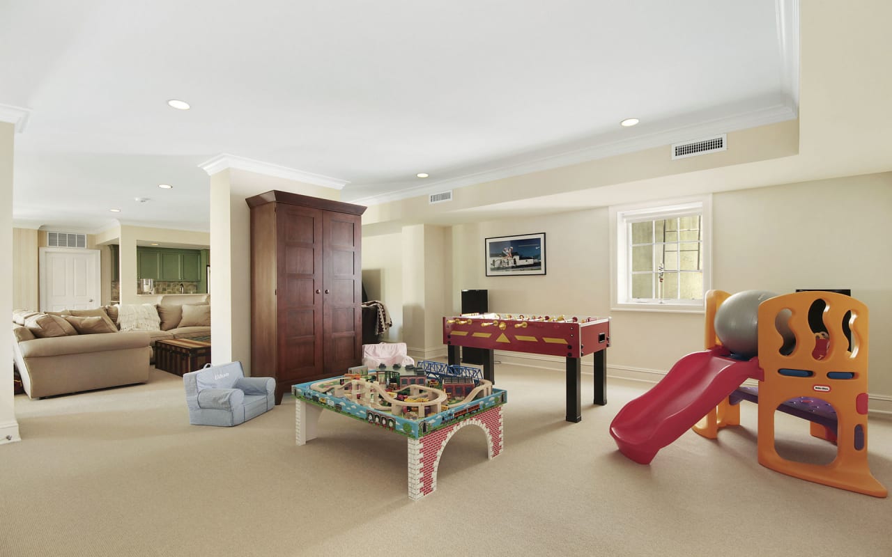 Compass Brian Milton Real Estate 26 Cider Mill Circle, Armonk NY