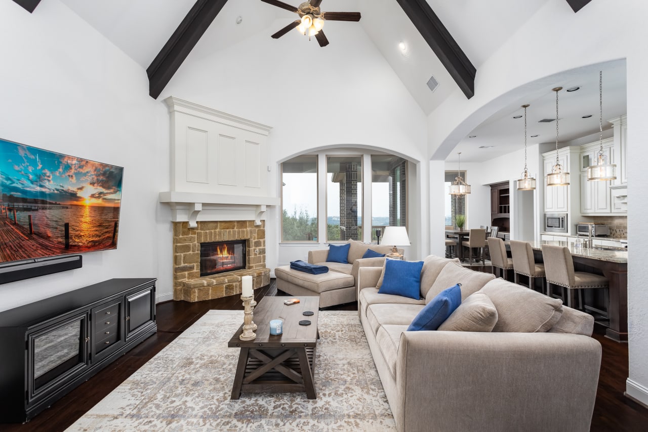 The Graves Group! Live Life Luxuriously! 8018 Vanity Hill San