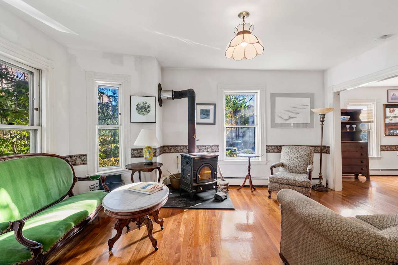 Jonathan Radford City, Country, and Waterfront Fine Homes