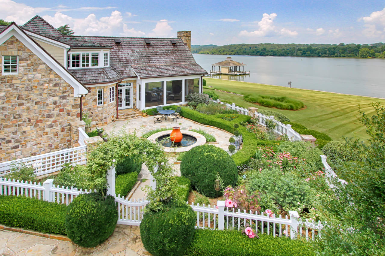 Beechwood Lakefront Estate