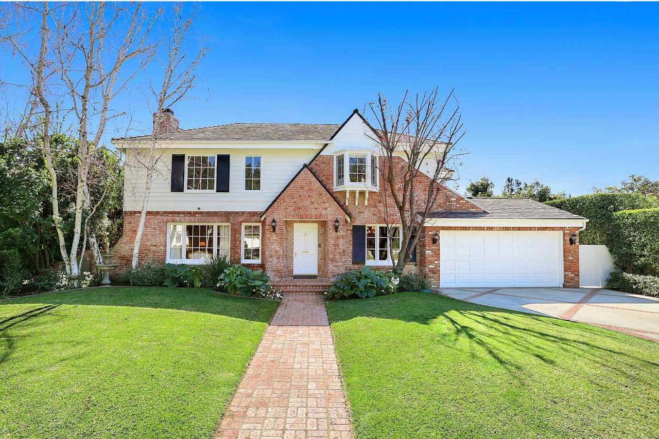 Dodgers Manager Dave Roberts Leased This Pasadena home, Now Listed at $5 Million