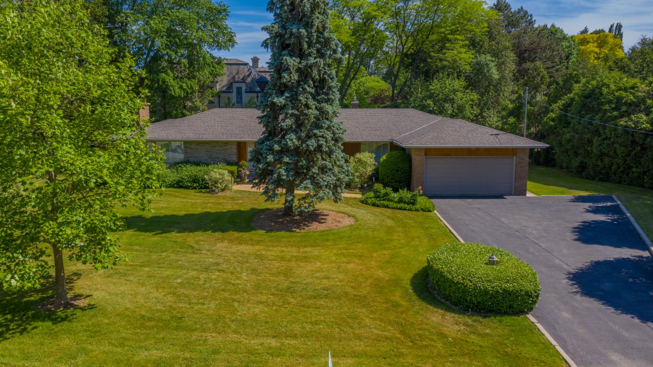 SOLD Exclusive & Desirable Locale Barry Cohen Homes