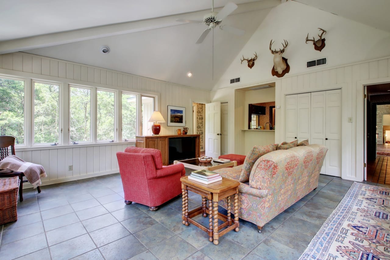 2000 Yaupon Valley Road Joanie Capalupo Compass Real Estate Austin