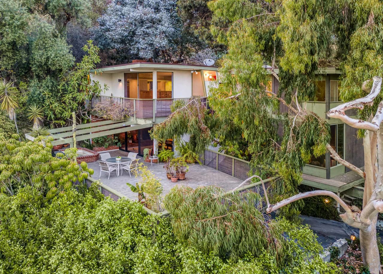 A Magnetic L.A. Midcentury Arrives on the Market for the First Time Ever at $1.95M