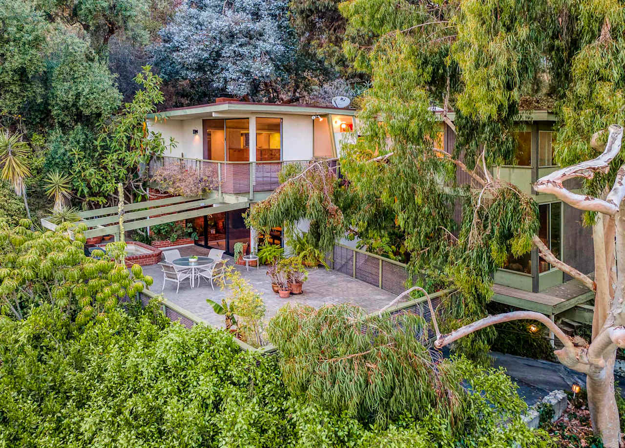 A Magnetic L.A. Midcentury Arrives on the Market for the First Time Ever at $1.95M