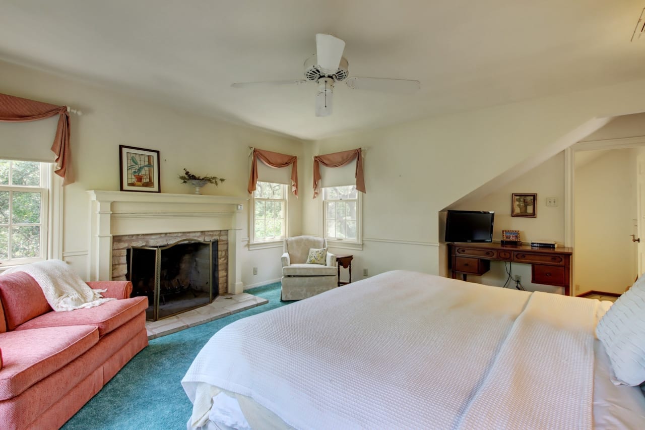 2000 Yaupon Valley Road Joanie Capalupo Compass Real Estate Austin