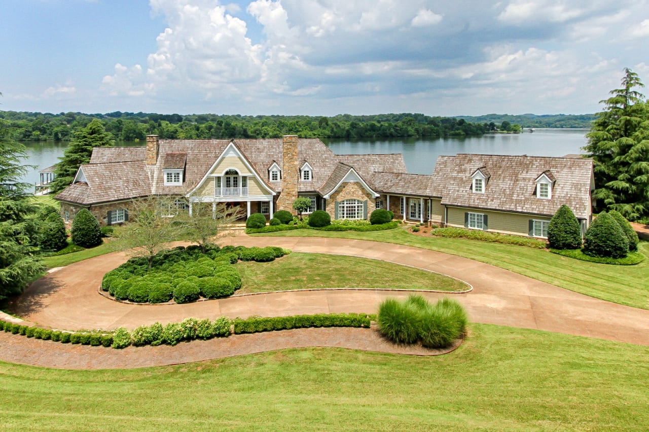 Beechwood Lakefront Estate