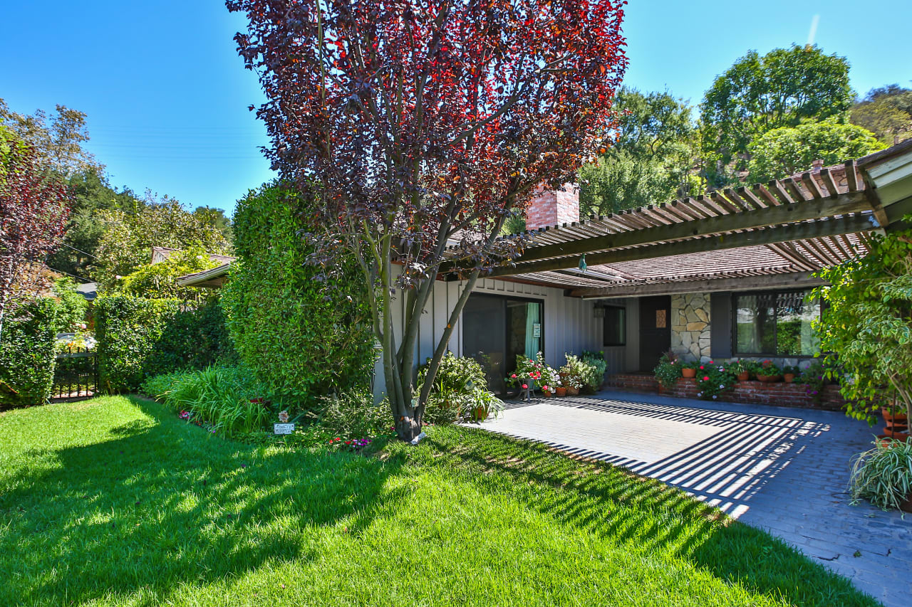 Considerable Country Retreat in the Canyon